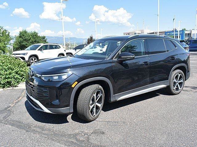 New 2025 Volkswagen Tiguan SE image 3