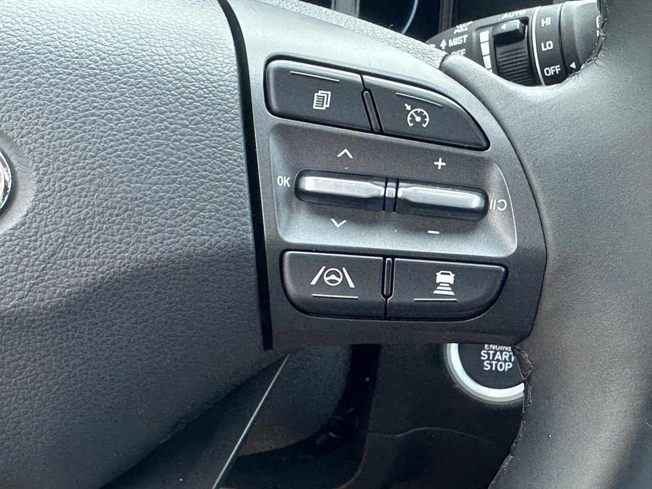 Used 2023 Hyundai Kona Limited w/ Cargo Package FWD image 32