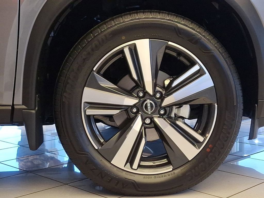 Certified 2025 Nissan Rogue SL w/ SL Premium Package AWD/4WD image 8