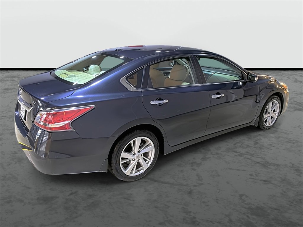 Used 2015 Nissan Altima 2.5 SV w/ Convenience Package image 4