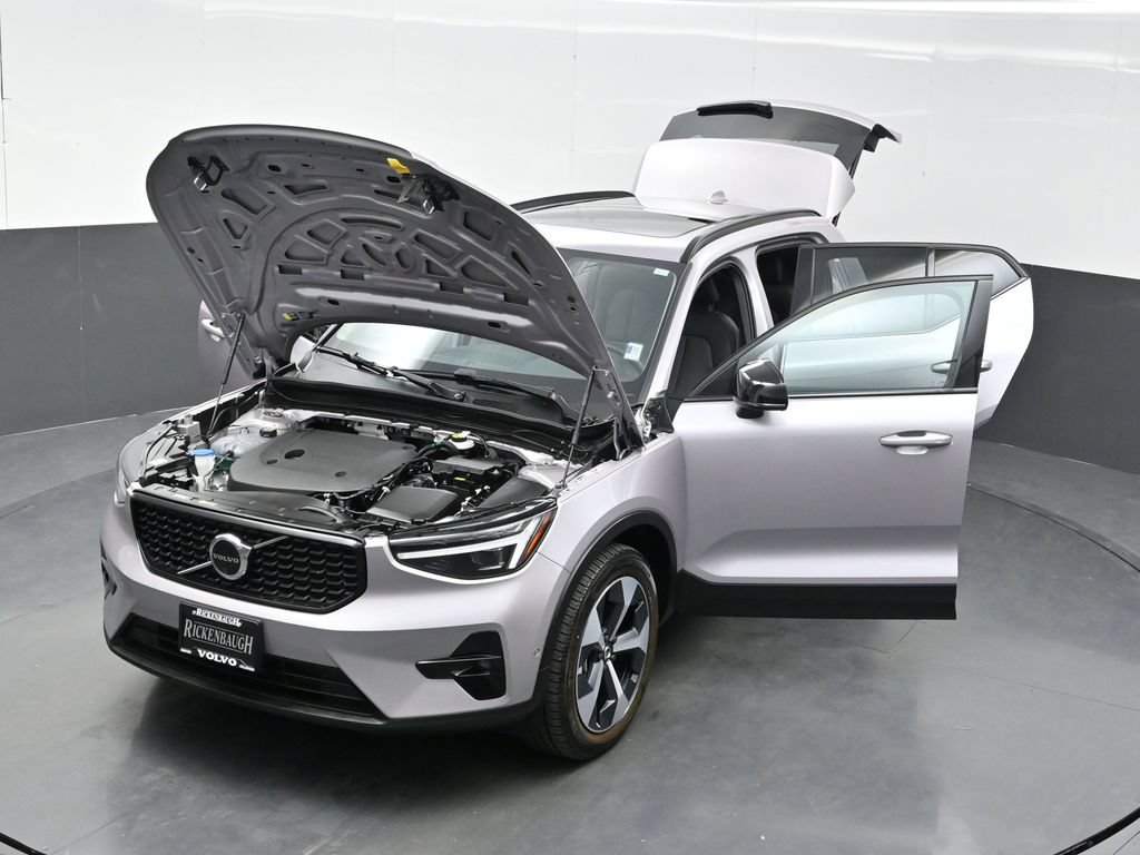 Used 2026 Volvo XC40 B5 Plus AWD/4WD image 34
