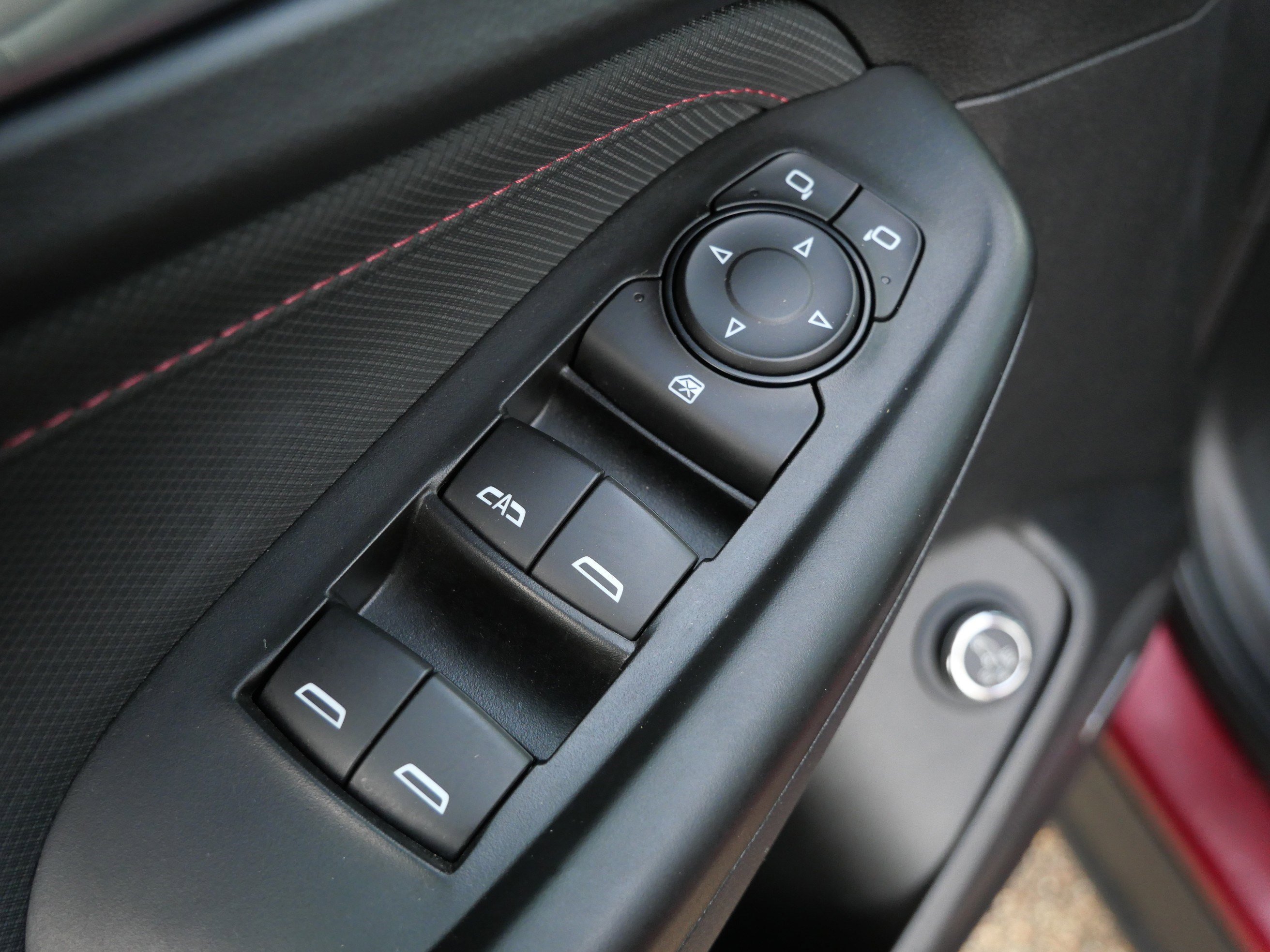 Used 2022 Chevrolet TrailBlazer RS w/ Sun and Liftgate Package image 24