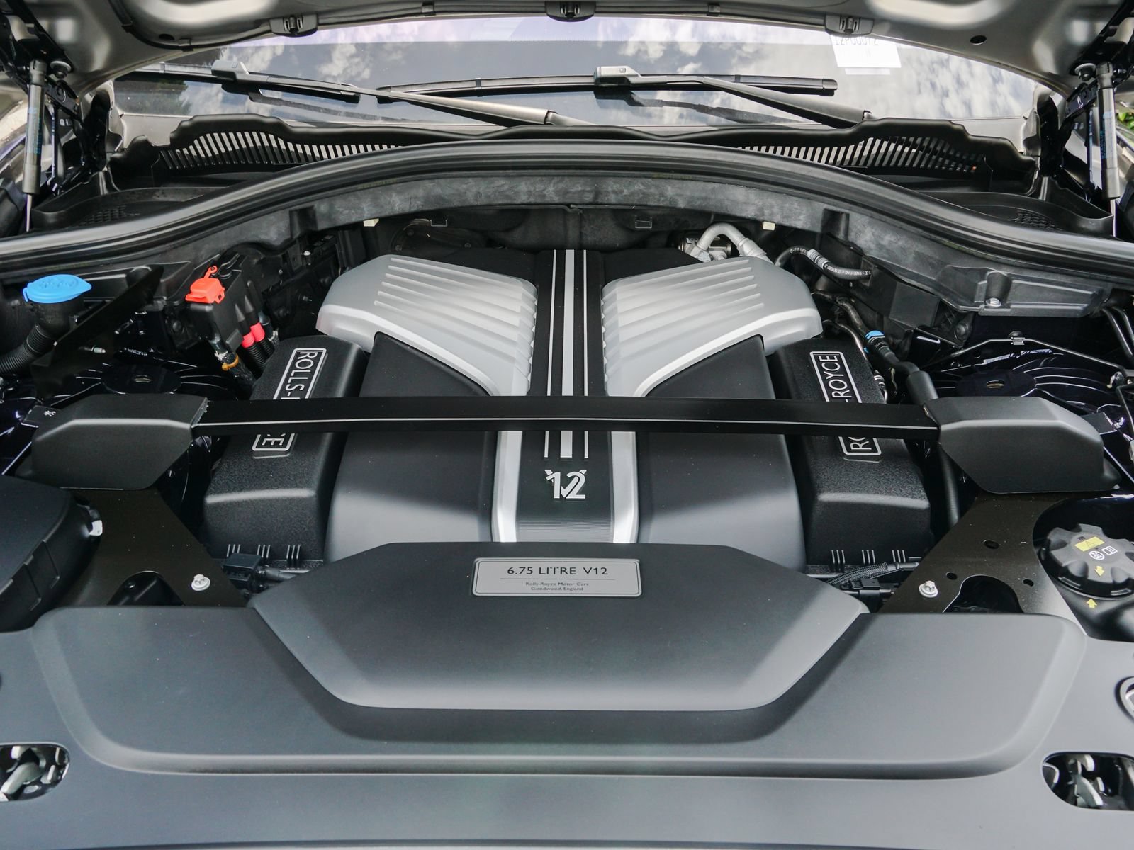 Certified 2022 Rolls-Royce Cullinan w/ Cullinan Package AWD/4WD image 38