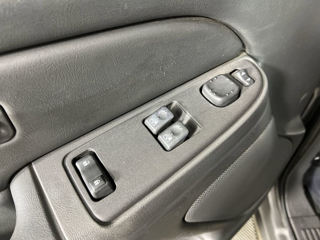 Used 2007 Chevrolet Silverado 2500 W/T w/ Skid Plate Package AWD/4WD image 19