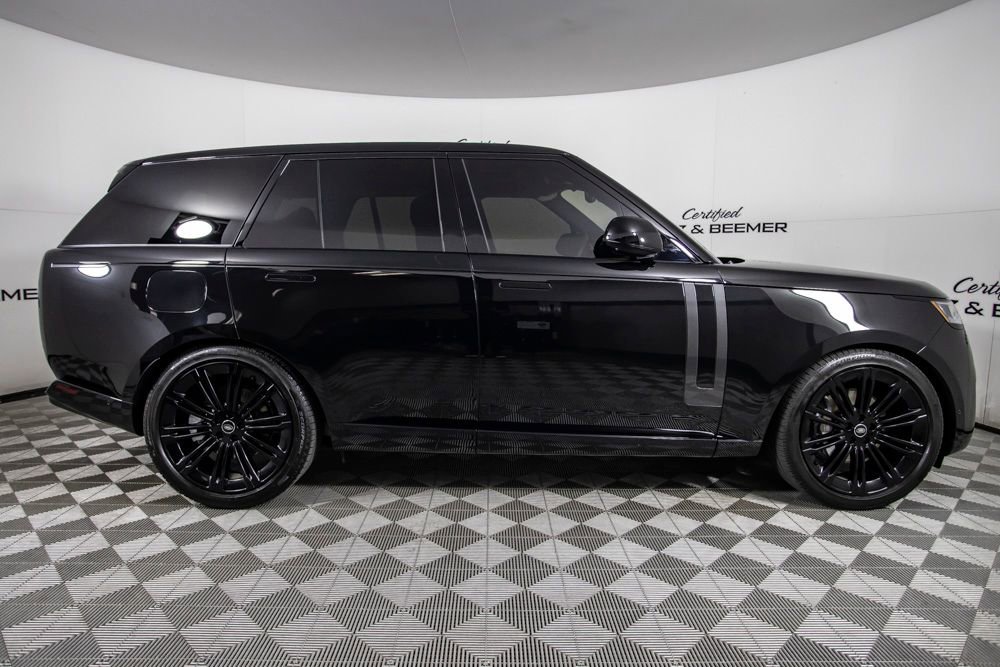 Used 2025 Land Rover Range Rover SE image 4