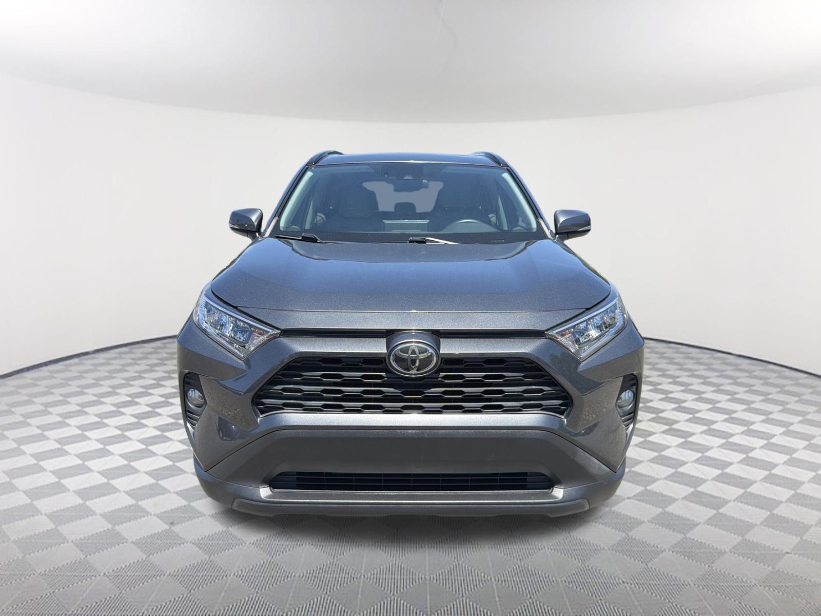 Used 2020 Toyota RAV4 XLE Premium FWD image 14