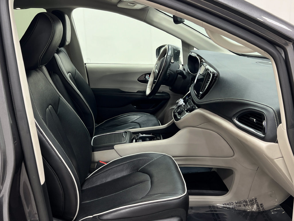 Used 2021 Chrysler Pacifica Limited FWD image 38