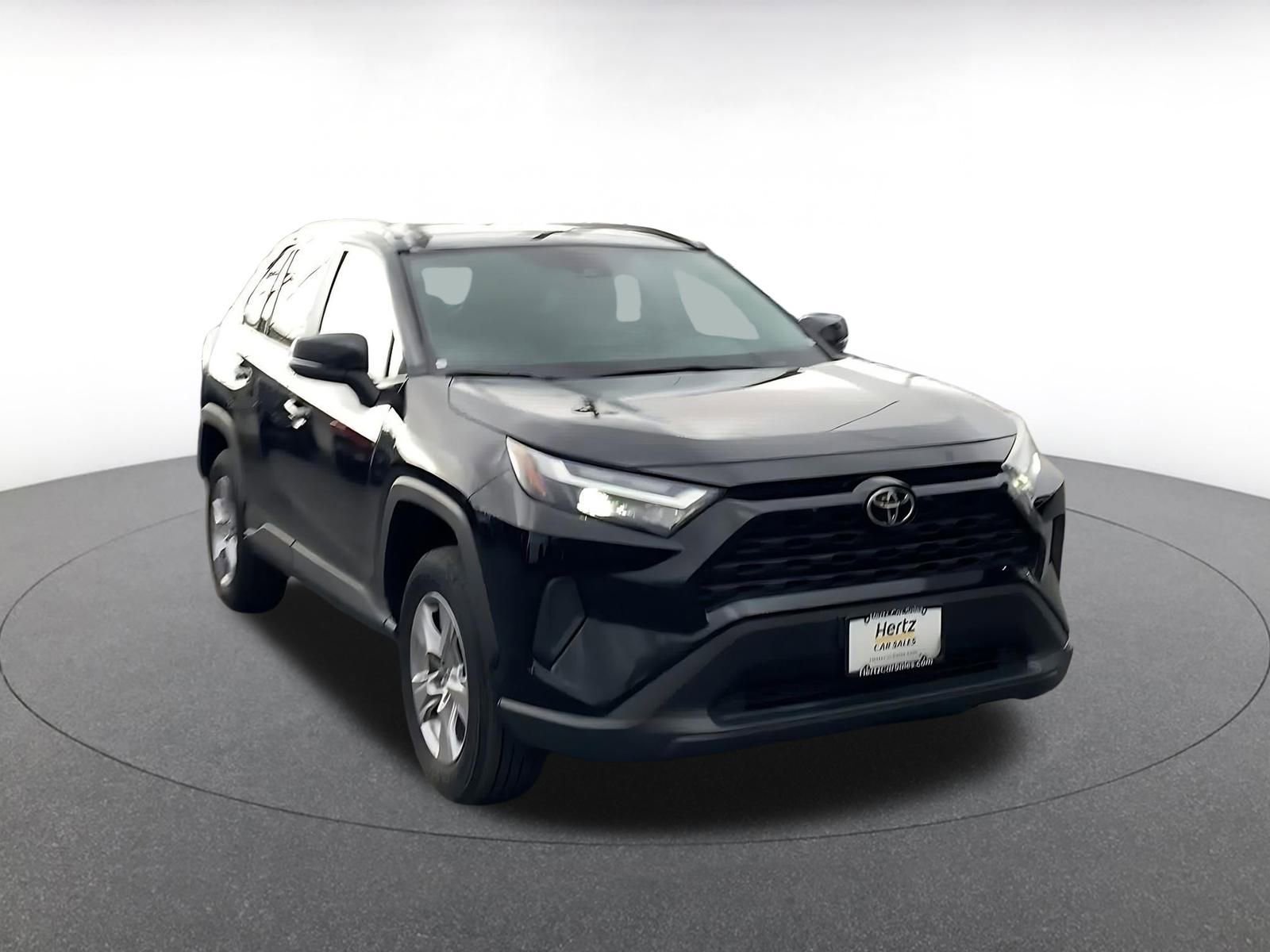 Used 2025 Toyota RAV4 XLE image 3