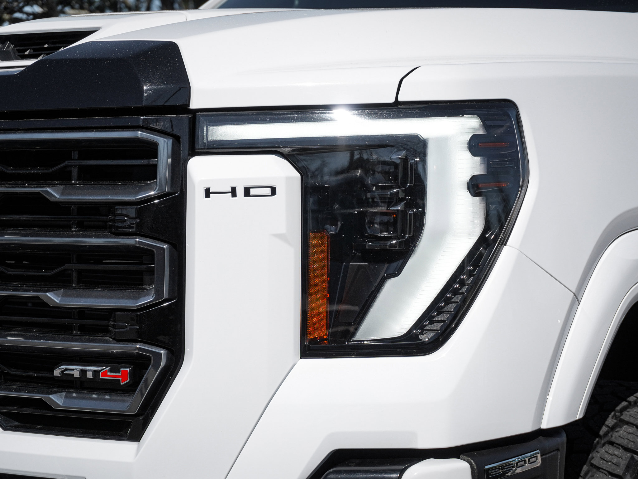 Used 2024 GMC Sierra 2500 AT4 image 6