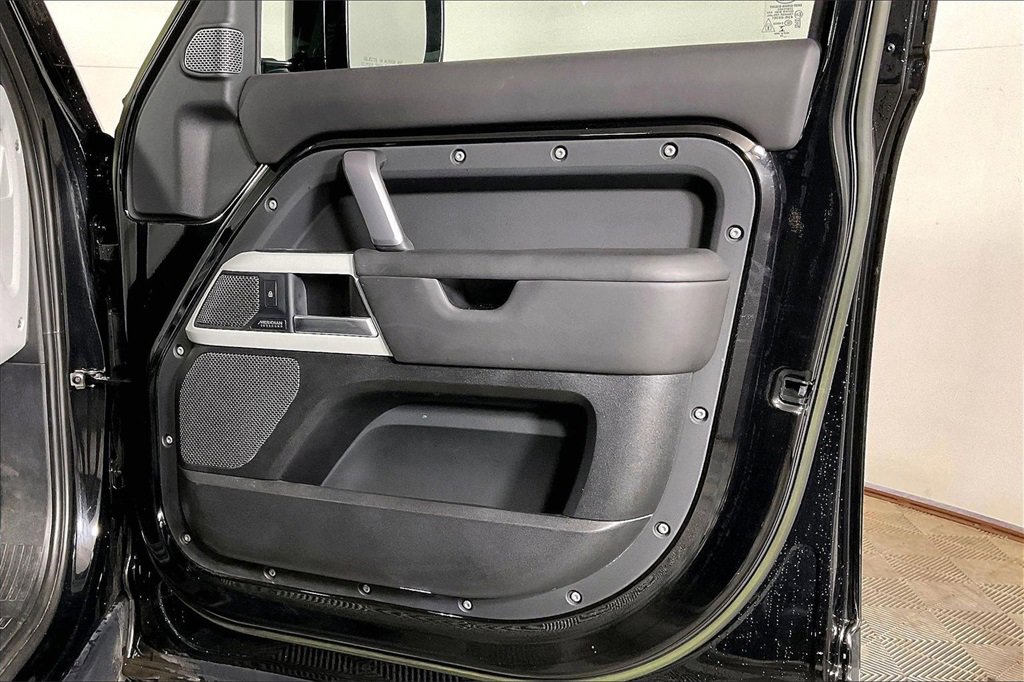 Used 2023 Land Rover Defender 110 X-Dynamic SE image 23