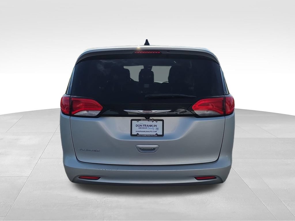 Used 2023 Chrysler Voyager LX FWD image 4
