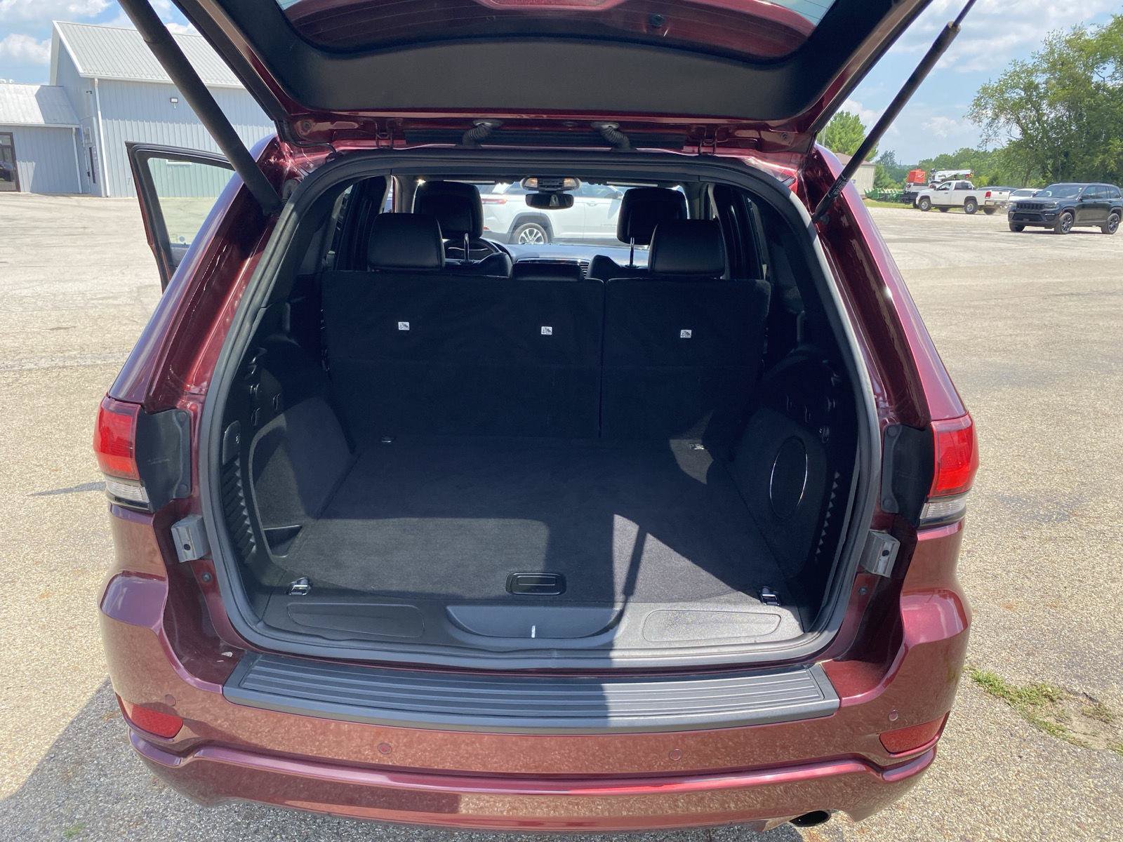 Used 2019 Jeep Grand Cherokee Altitude AWD/4WD image 35