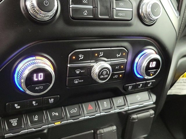 Used 2022 GMC Sierra 2500 Denali w/ Denali Black Diamond Edition image 6