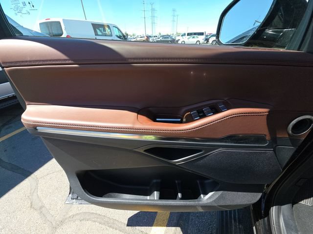 Used 2025 Lincoln Navigator Reserve AWD/4WD image 7