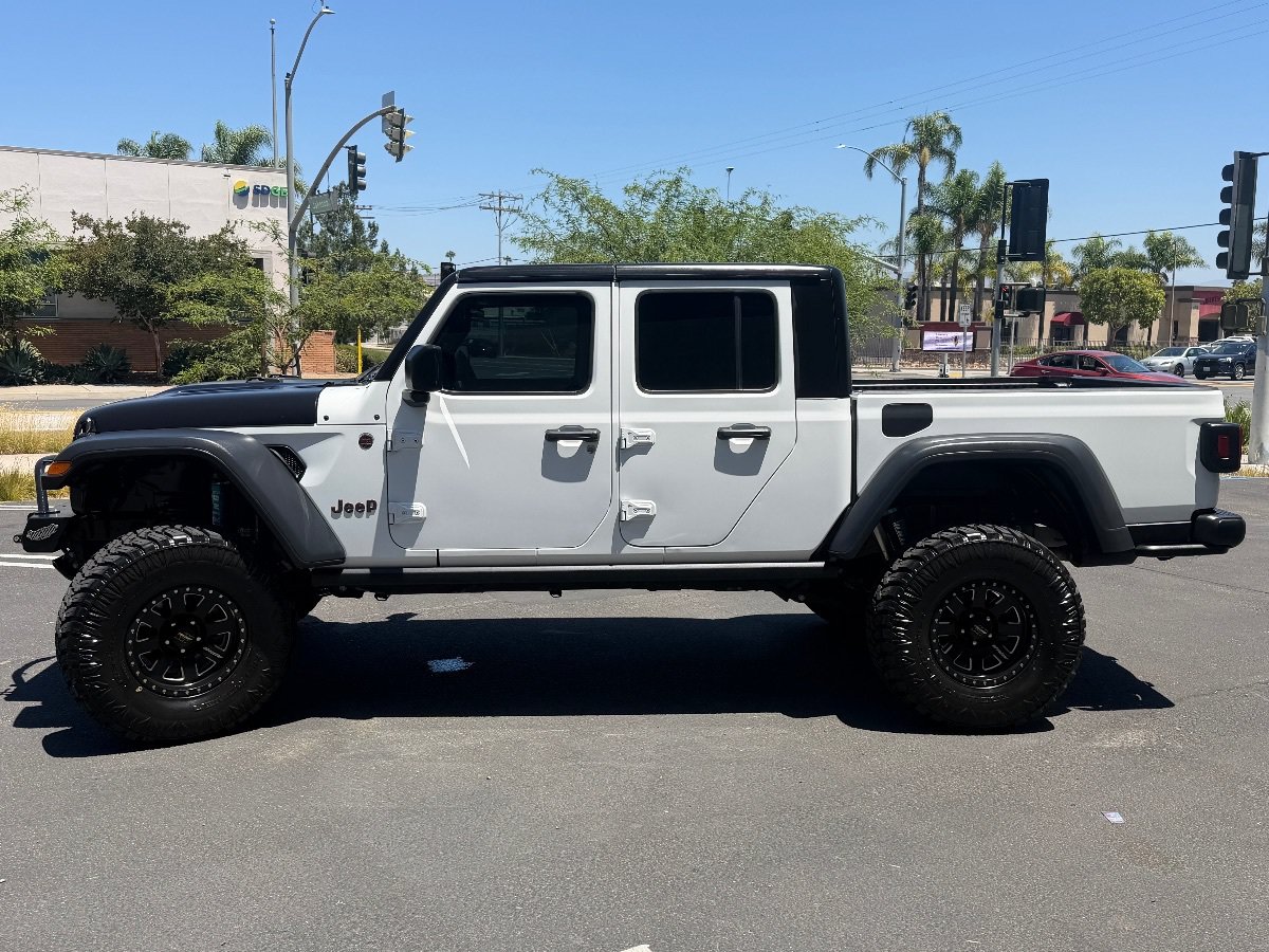Used 2021 Jeep Gladiator Rubicon AWD/4WD image 8