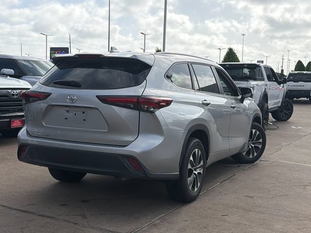 Used 2025 Toyota Highlander XLE FWD image 5