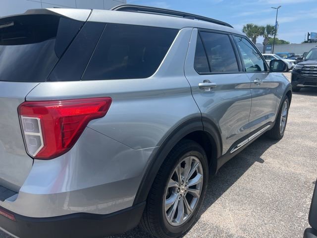 Used 2023 Ford Explorer XLT w/ Equipment Group 202A RWD image 3