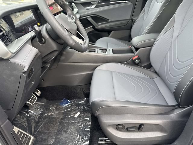 New 2026 Volkswagen Tiguan SE R-Line FWD image 14