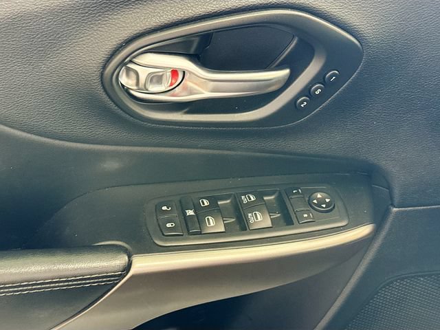 Used 2020 Jeep Cherokee Limited AWD/4WD image 18