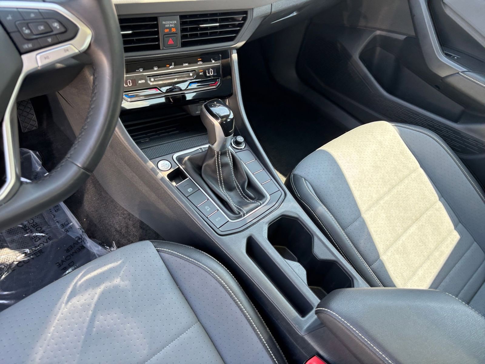 Used 2025 Volkswagen Jetta SE image 43
