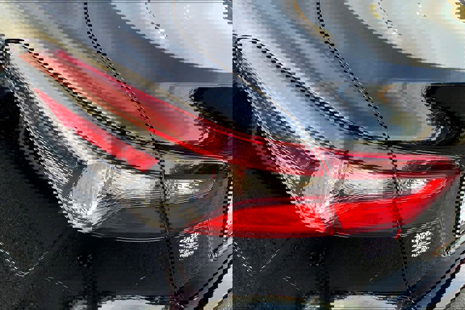 Used 2022 Toyota Camry LE image 27