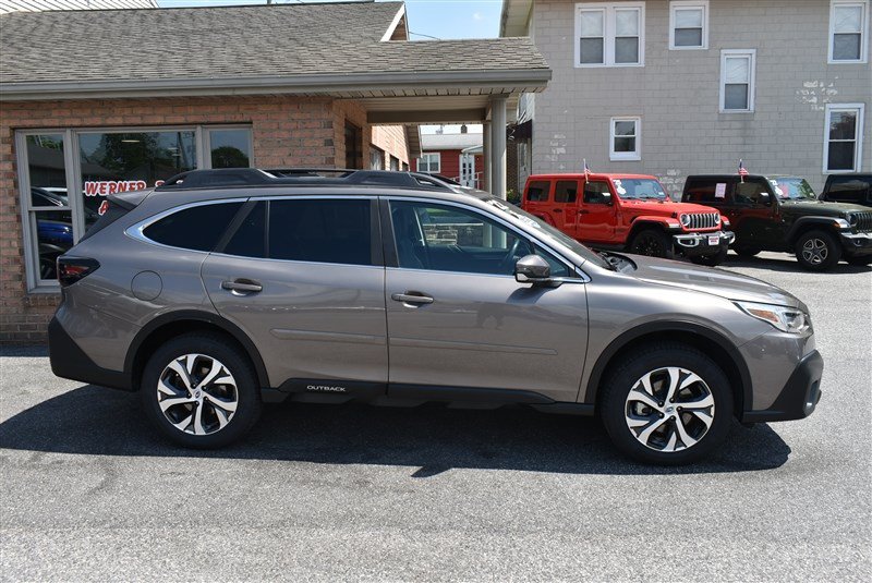 Used 2022 Subaru Outback Limited AWD/4WD image 2