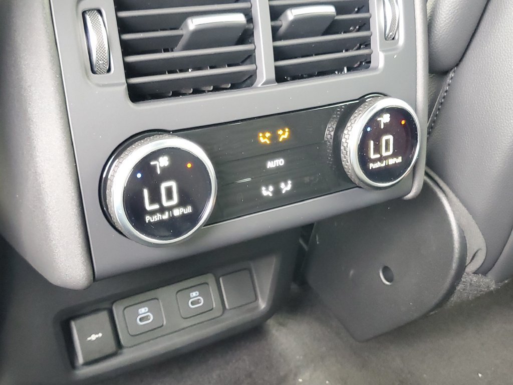 New 2026 Land Rover Discovery Limited Edition AWD/4WD image 30