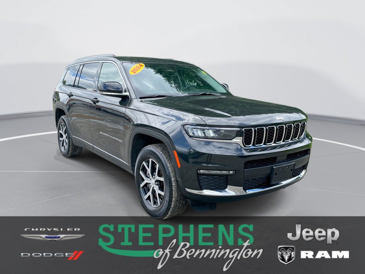 Used 2024 Jeep Grand Cherokee L Limited AWD/4WD image 1