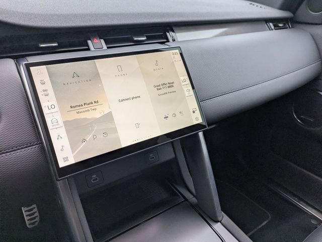 Used 2025 Land Rover Discovery Sport Dynamic SE image 11