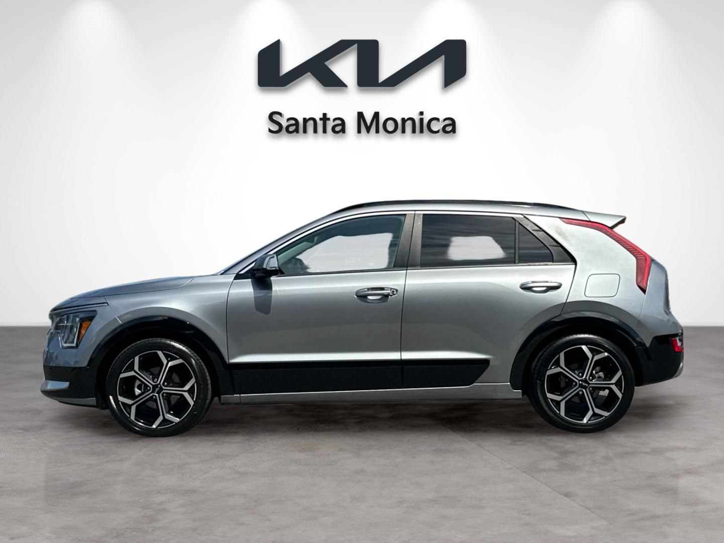 Certified 2023 Kia Niro SX Touring FWD image 3