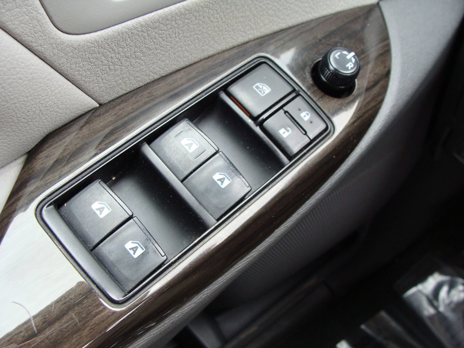 Used 2019 Toyota Sienna XLE w/ XLE Navigation Package FWD image 28