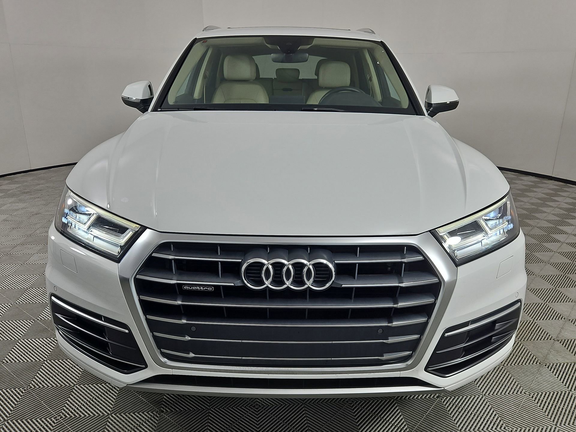 Used 2018 Audi Q5 2.0T Premium Plus w/ Premium Plus Package image 2