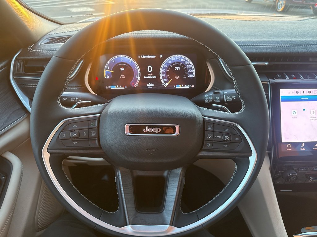 Certified 2024 Jeep Grand Cherokee Limited image 19