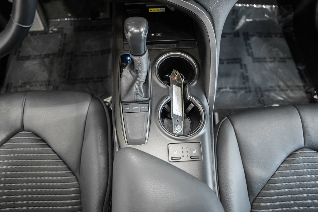 Used 2024 Toyota Camry SE w/ Cold Weather Package FWD image 24