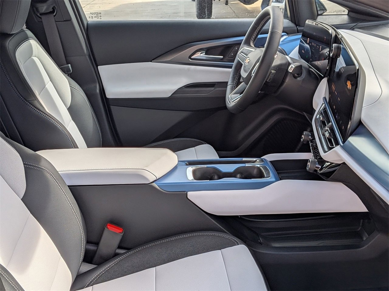 New 2026 Chevrolet Equinox EV LT image 24