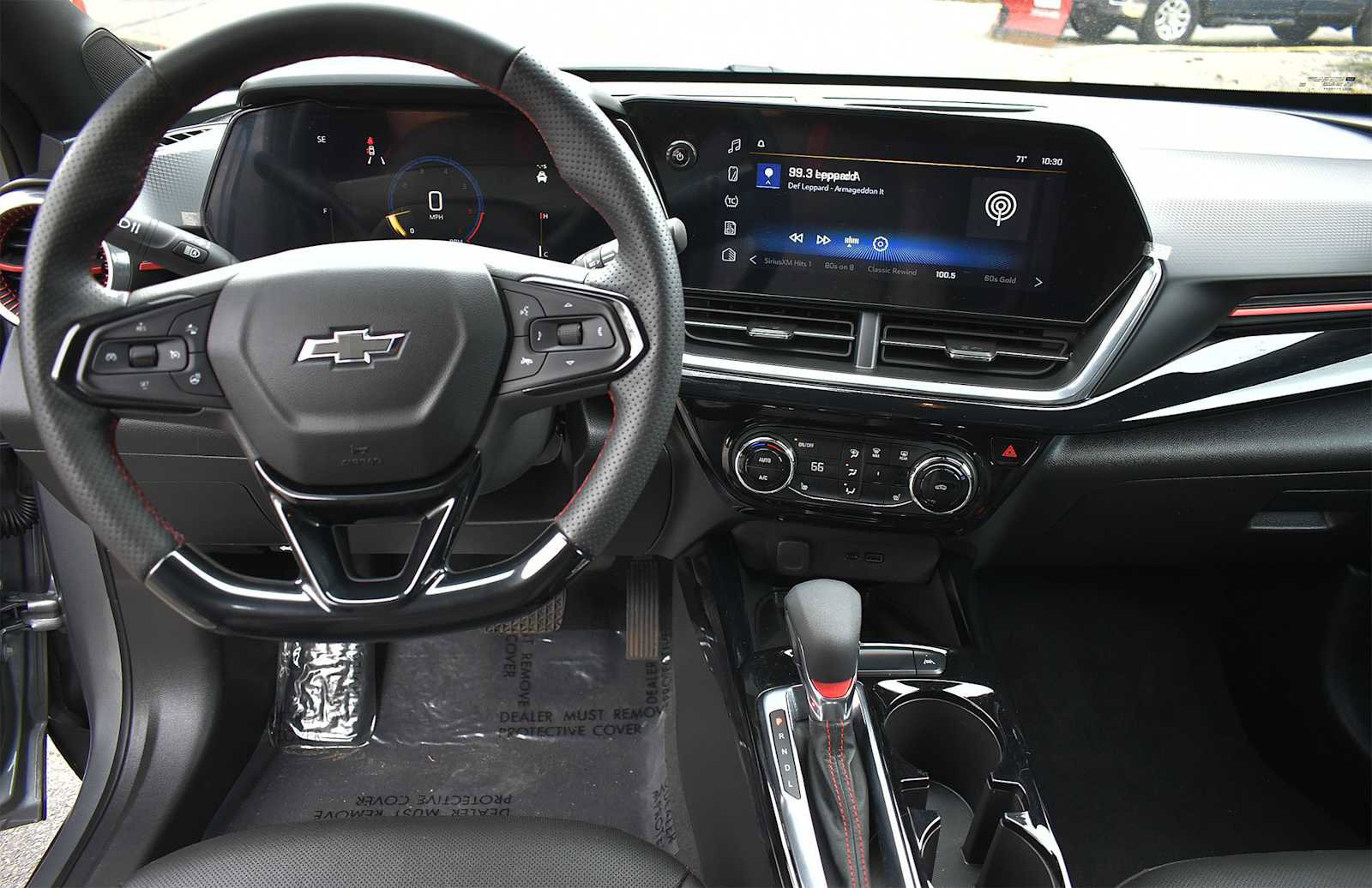 Used 2025 Chevrolet Trax RS w/ Sunroof Package image 14