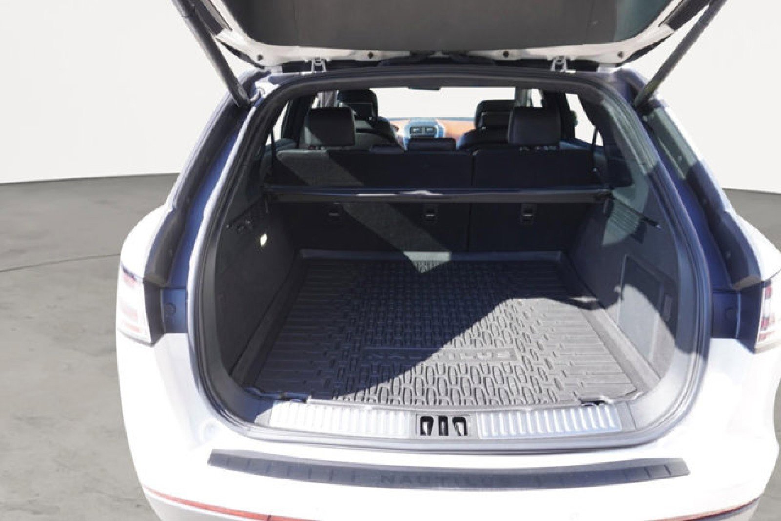 Used 2019 Lincoln Nautilus Black Label image 11