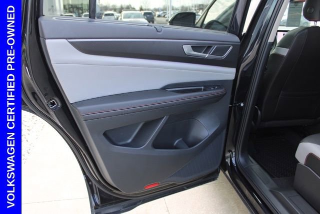 Used 2025 Volkswagen Atlas Peak Edition SE image 27