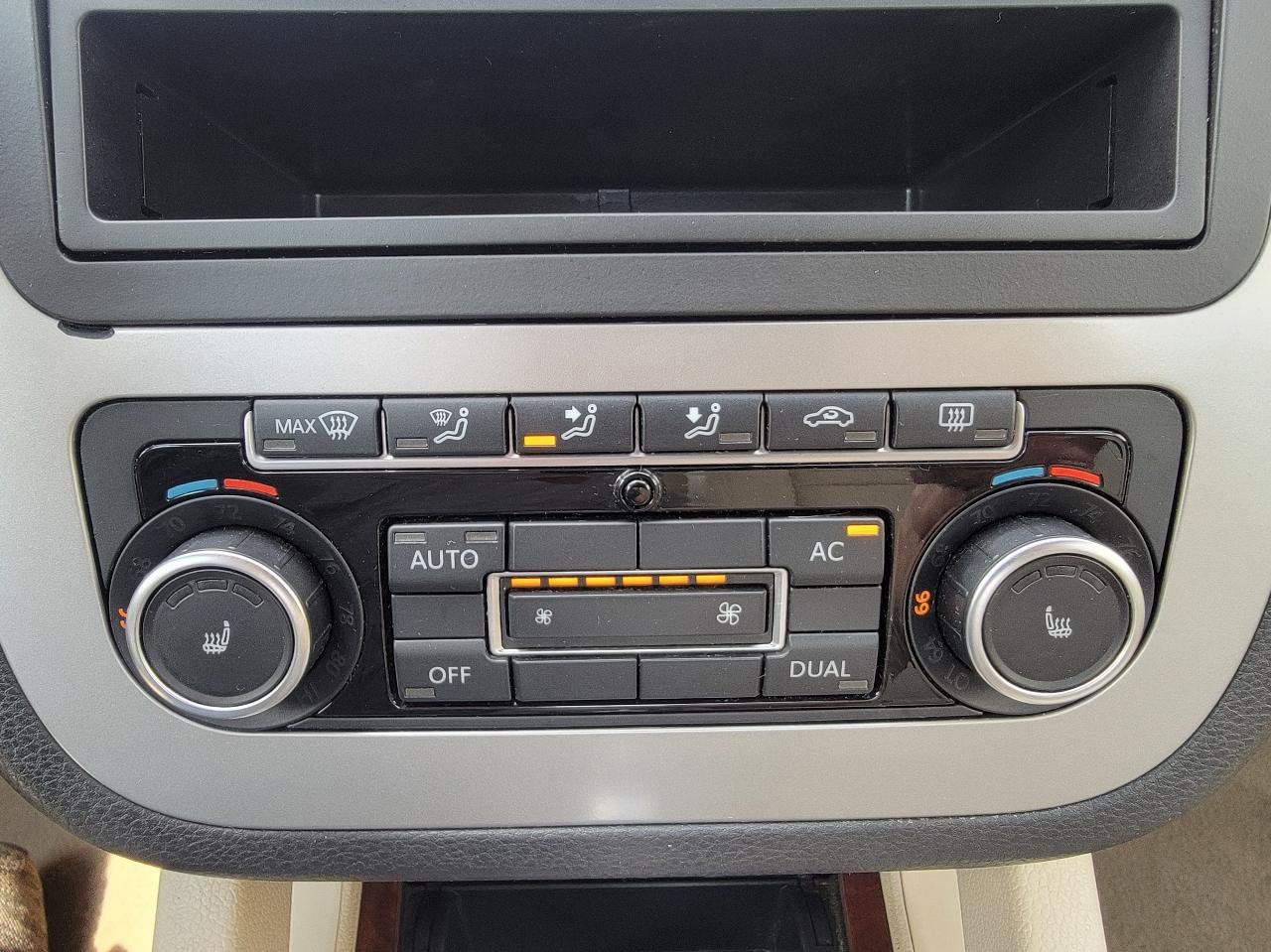 Used 2012 Volkswagen Eos Lux FWD image 40