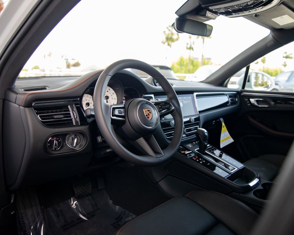 New 2026 Porsche Macan AWD/4WD image 4