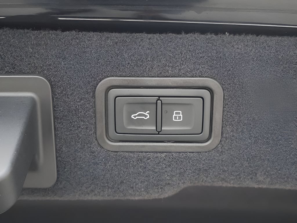 Used 2024 Audi A8 L 3.0T w/ Comfort Plus Package AWD/4WD image 18