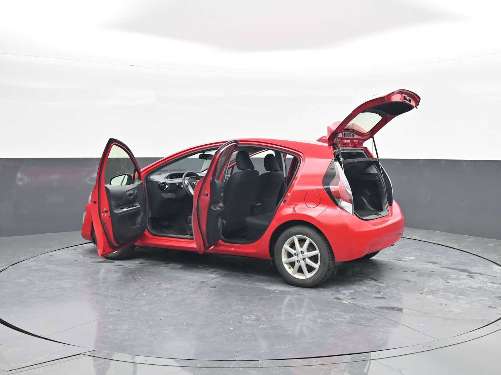 Used 2015 Toyota Prius C Three image 41