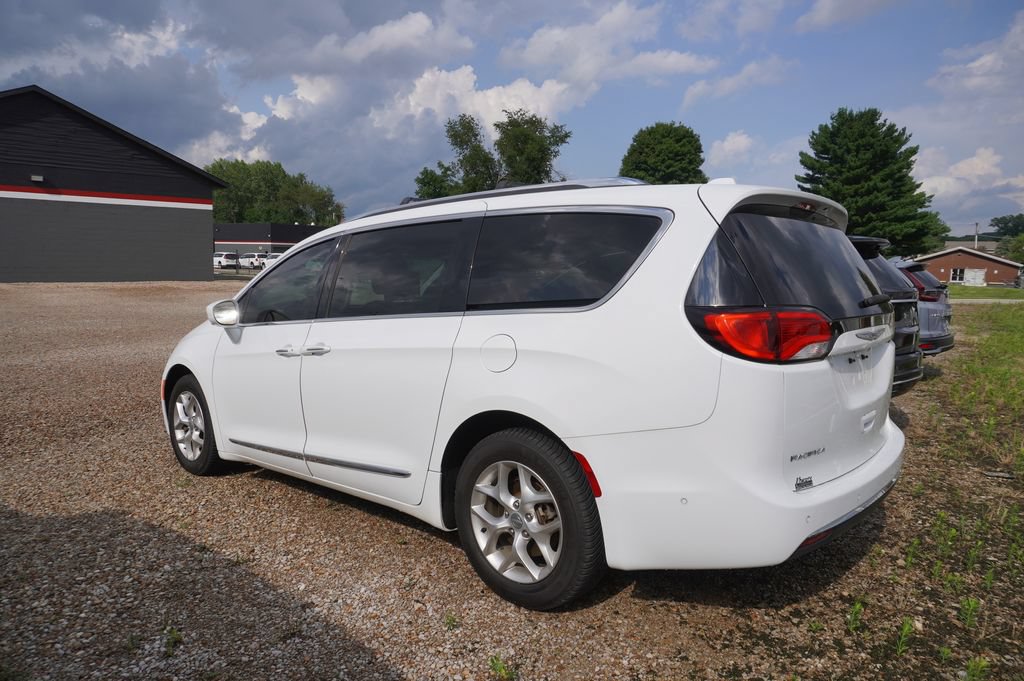 Used 2020 Chrysler Pacifica Touring-L Plus w/ Tire & Wheel Group FWD image 5