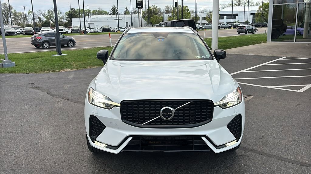 Used 2023 Volvo XC60 B5 Plus w/ Climate Package image 5
