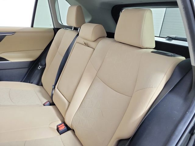 Used 2020 Toyota RAV4 XLE w/ Convenience Package FWD image 13