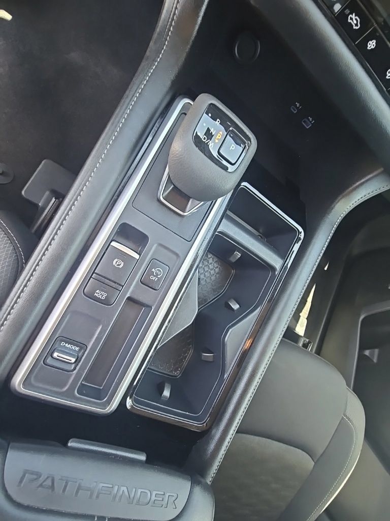 Used 2024 Nissan Pathfinder SV FWD image 22