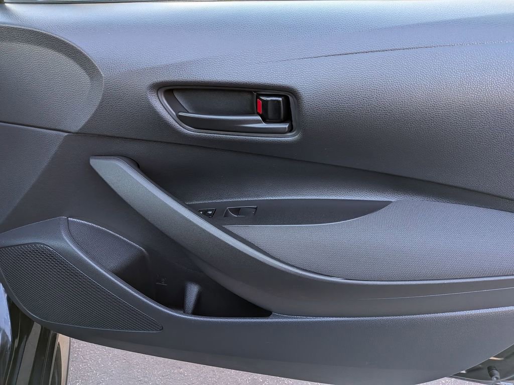 Used 2025 Toyota Corolla LE image 31