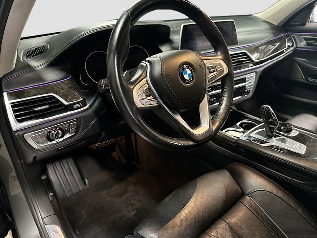 Used 2016 BMW 750i xDrive image 9