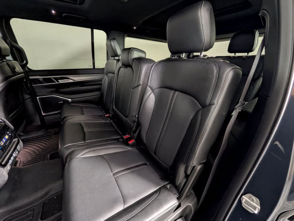 Used 2023 Jeep Wagoneer Series II RWD image 23