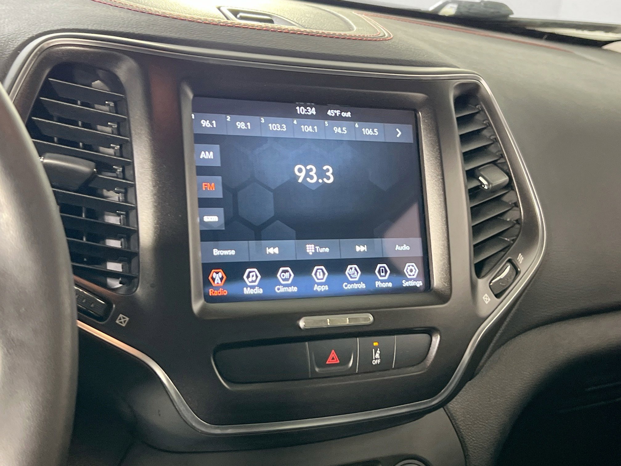Used 2022 Jeep Cherokee Trailhawk image 14